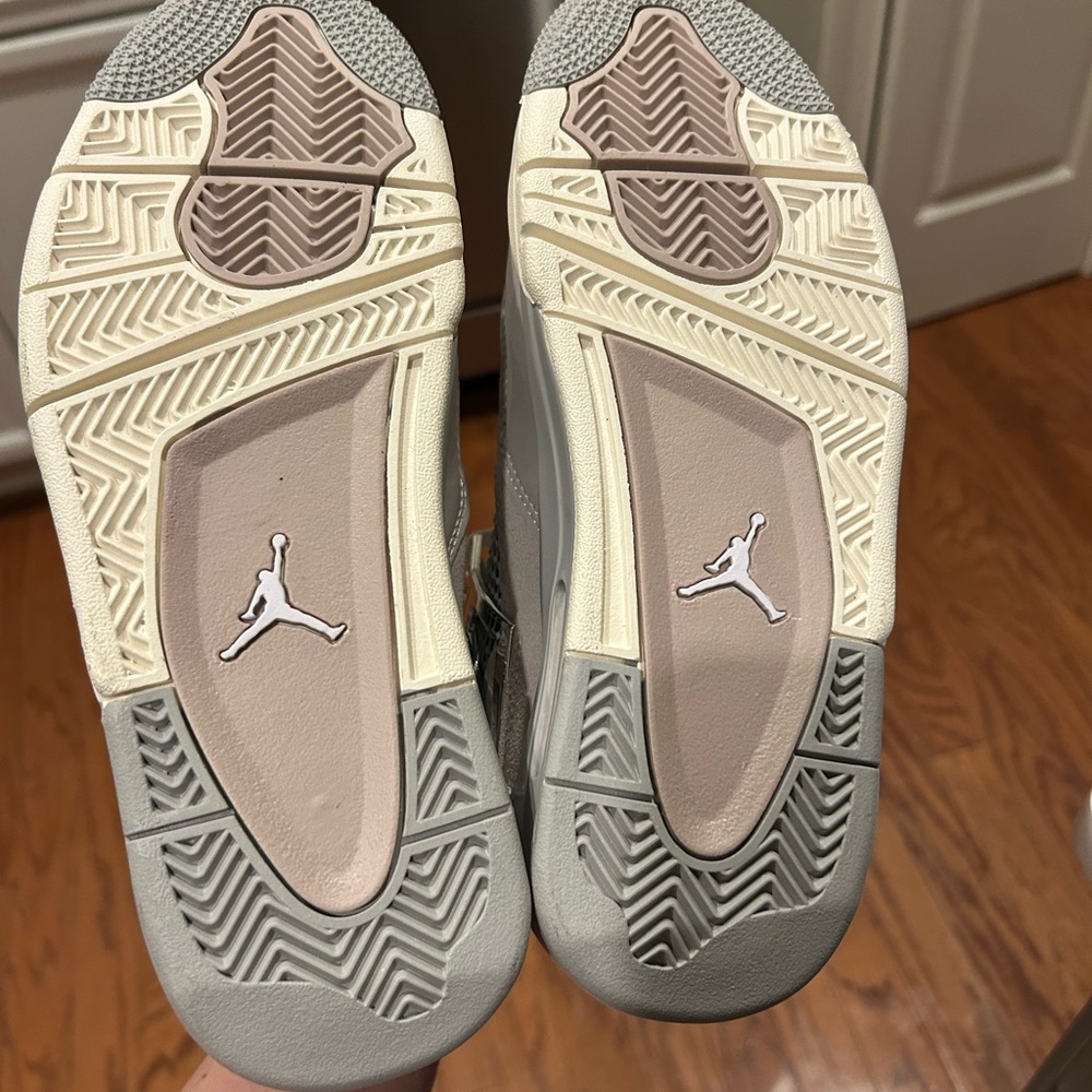 Nike Air Jordan 4 Retro - Picture 6 of 8